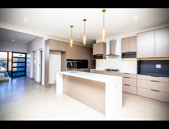 4 BEDROOM FREEHOLD FOR SALE IN SANDOWN